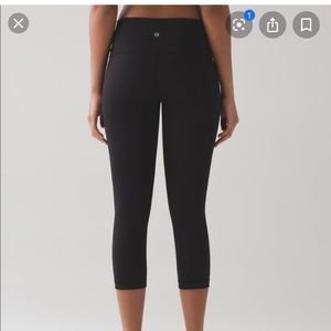 Lululemon black crops size 4